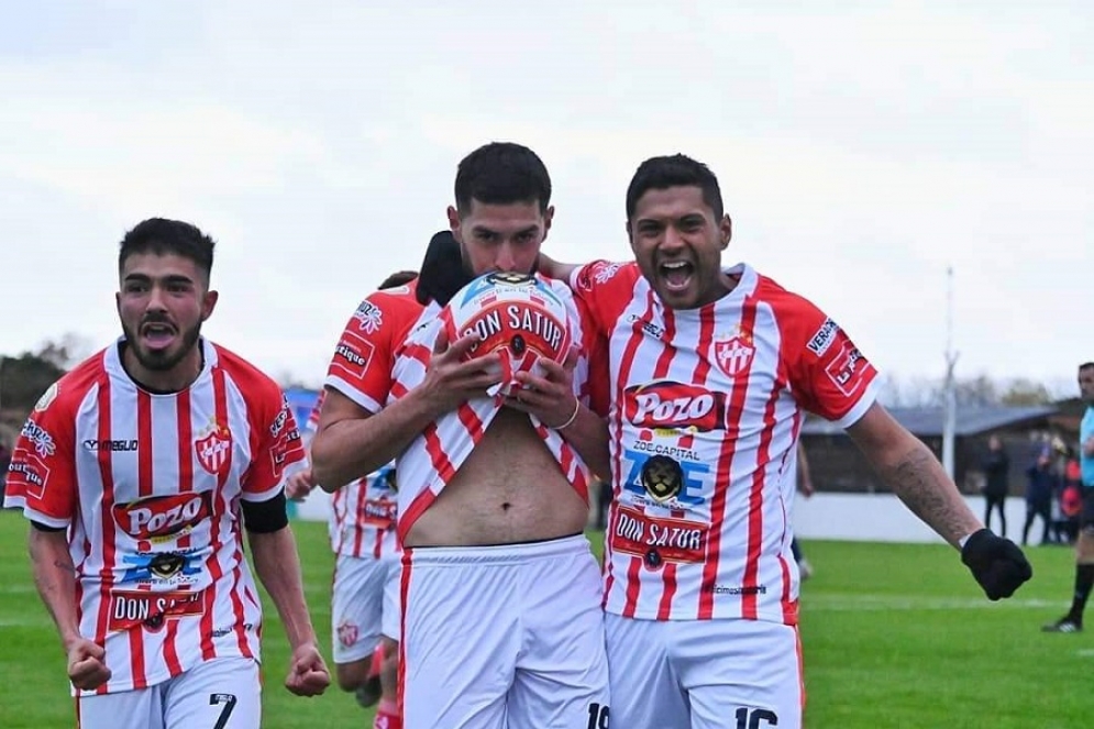 Aguirre, autor de un golazo. Ph: Jonathan Argañaraz.