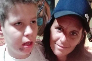 Valent&iacute;n y su mam&aacute;, Celeste Vilar. 