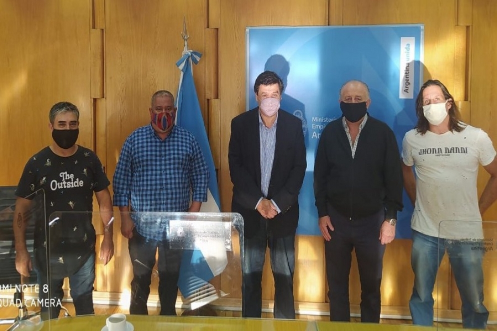 La delegación del Frente Barrial con Moroni y Yasky.