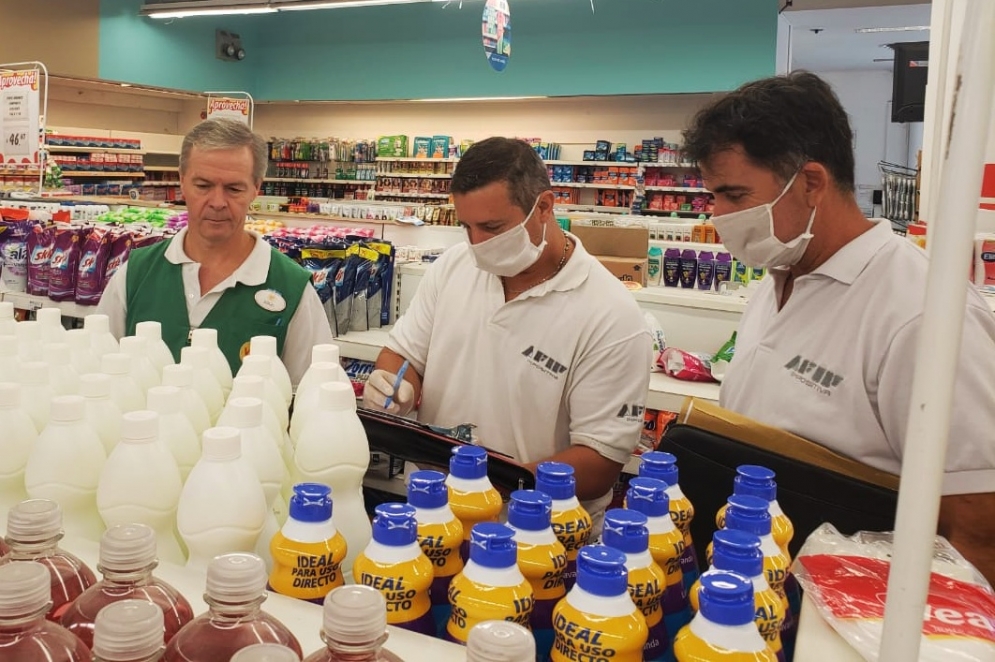 AFIP inspeccionando las góndolas del VEA.