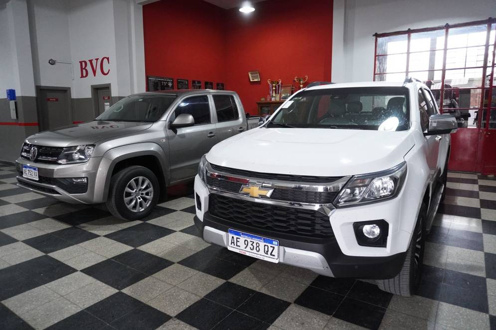 Las dos camionetas adquiridas ya están en el cuartel.