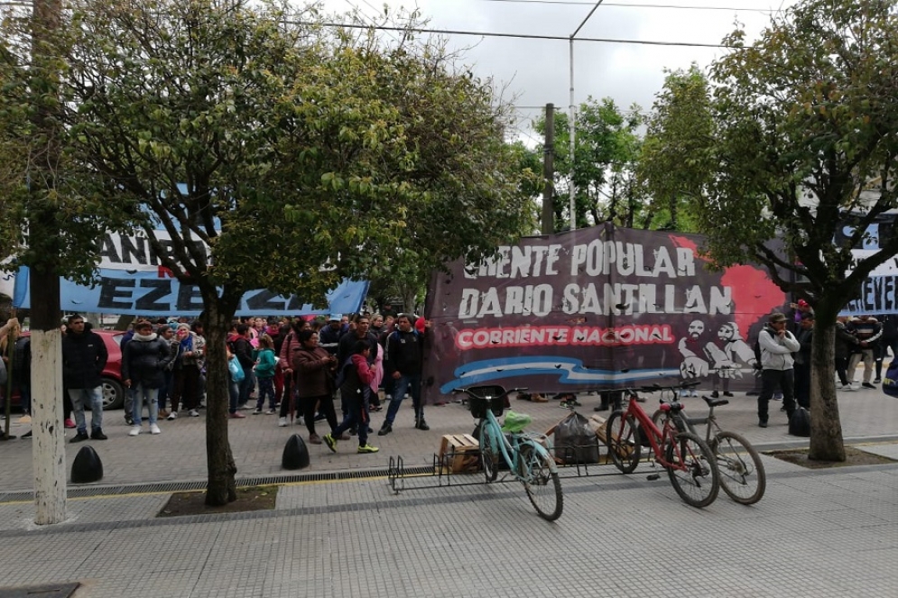 Los manifestantes cortaron Del Carmen.