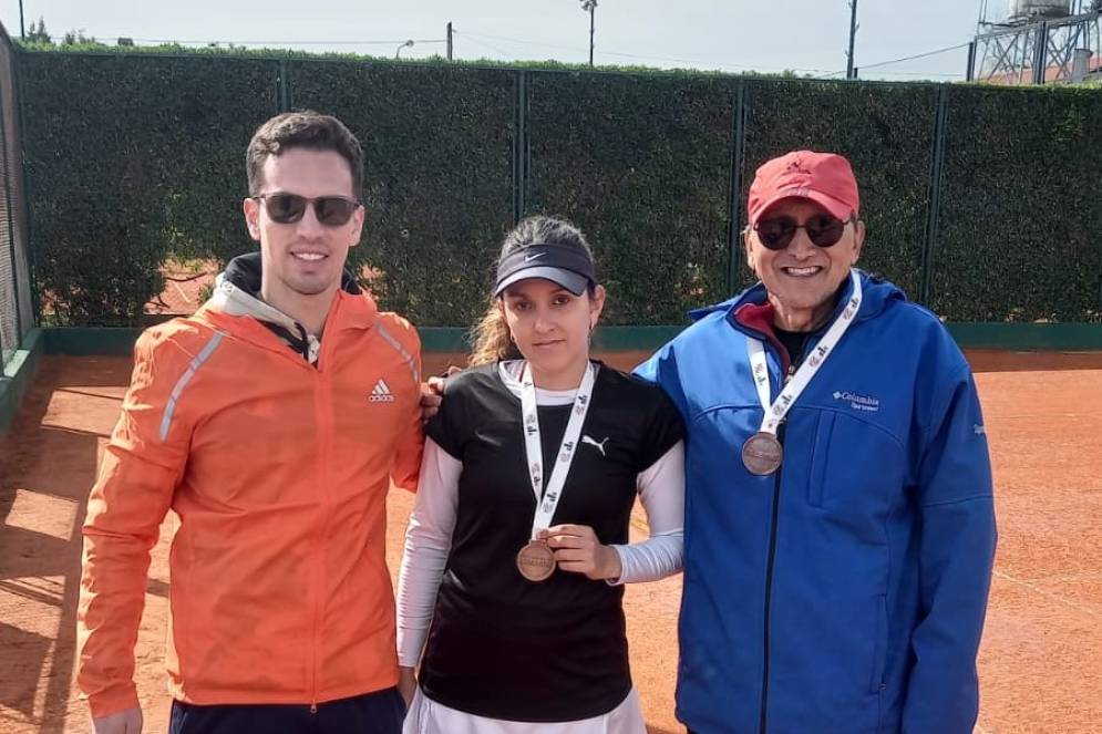 María Luz Lizarraga con la medalla de bronce.