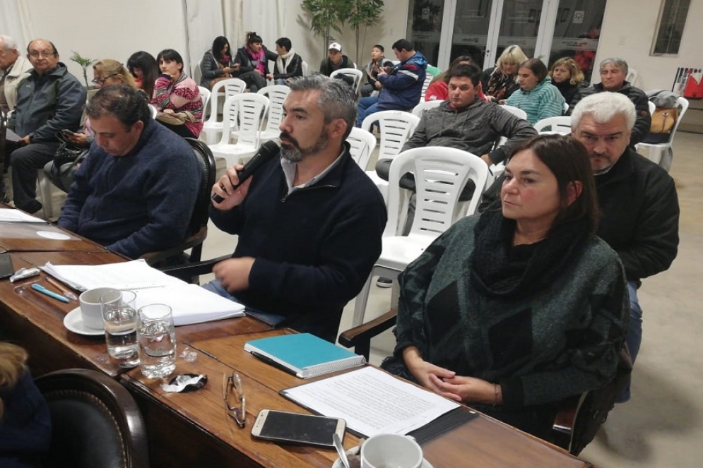 Carlos Álavarez defendió la postura de Cambiemos. 