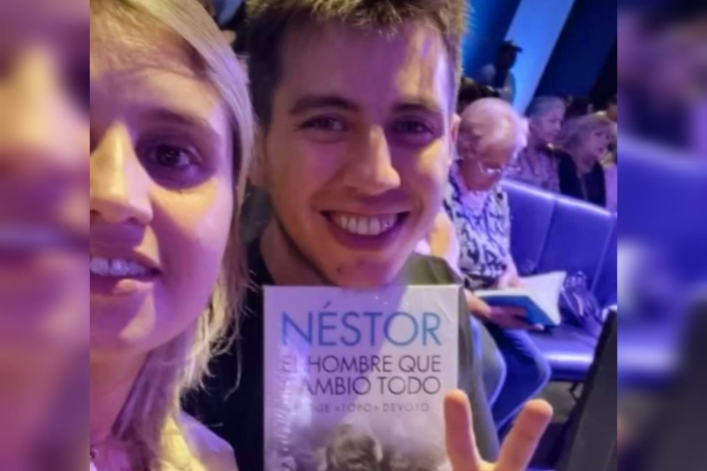 &quot;Danita&quot; integró la lista de la oposición en varias ocasiones. Se sacó una &quot;selfie casual&quot; con un amigo en el acto peronista.