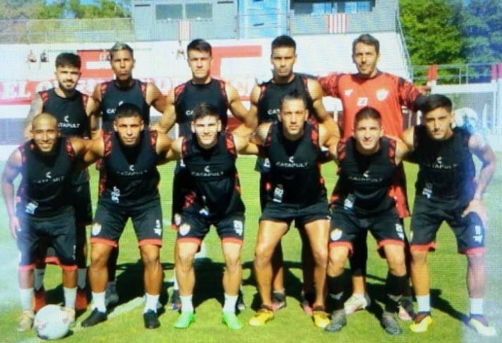 El duelo con el combinado de la Liga Lobense de Fútbol se disputó en el Arín. Ph: Javi Morales.