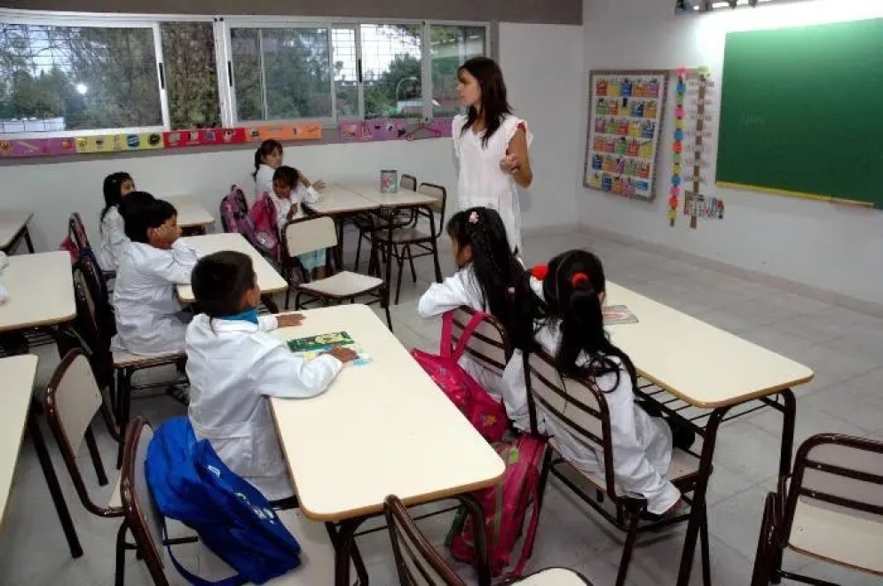 El plus de cinco horas semanales sumaría el equivalente a 38 días de clases en el año.