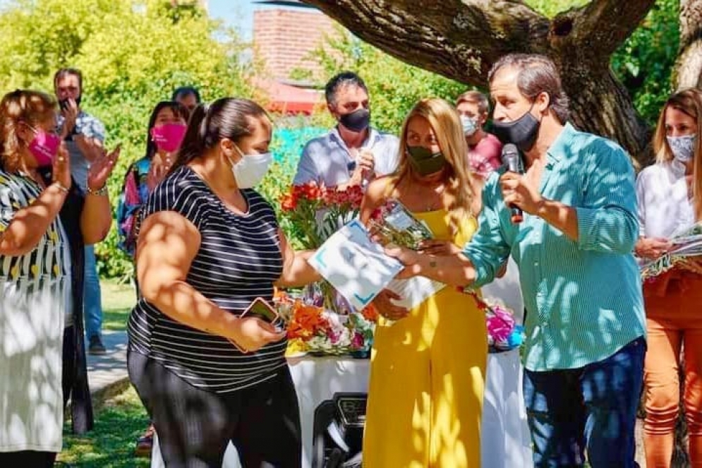 La cita fue en una quinta de calle Hipólito Yrigoyen. Fueron homenajeadas una veintena de mujeres de nuestra ciudad.