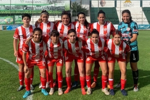 Iraola (abajo-izq), con futuro en Boca Juniors, volvi&oacute; al gol.