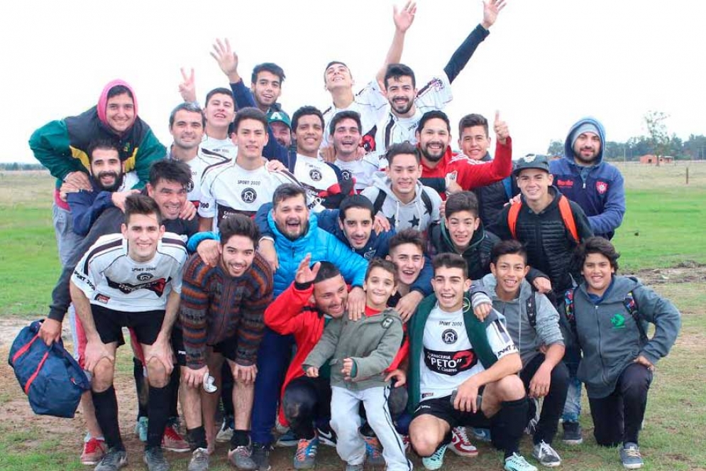 La Martona festejó su victoria con un penal atajado sobre la hora. 