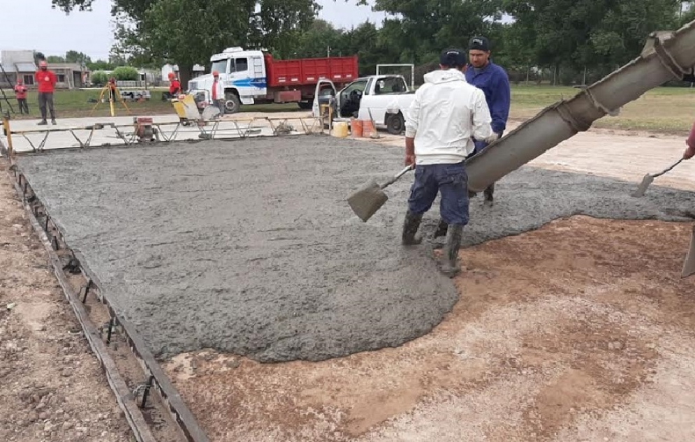 En la zona se construye un playón comunitario.