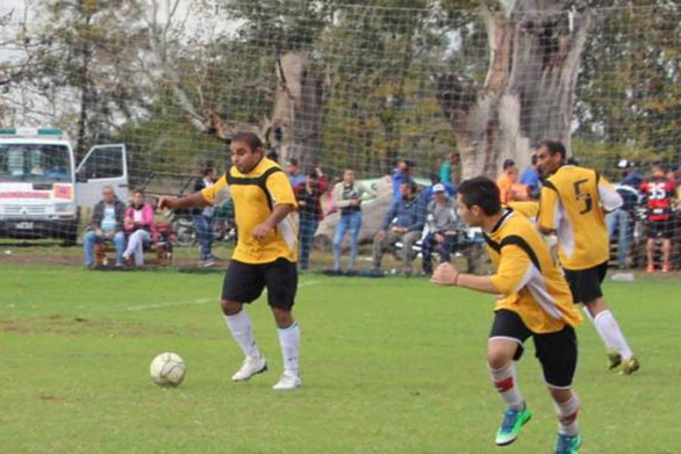 Liga de Fútbol: En un partidazo, Libertad le ganó a Polimuseo y es el único puntero