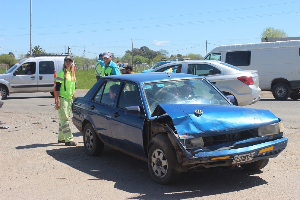 El impacto no pasó a mayores porque ambos vehículos viajaban a baja velocidad.