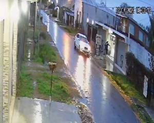 El instante en que los ladrones ingresan a "Amore Mio".