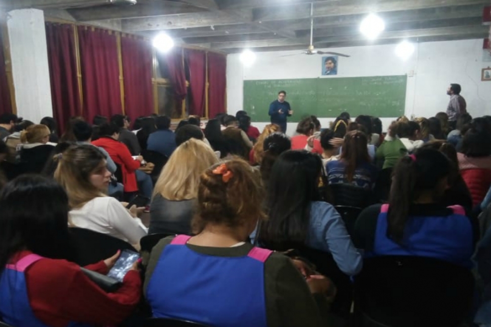 Gran concurrencia de docentes y directivos de la unidad académica.