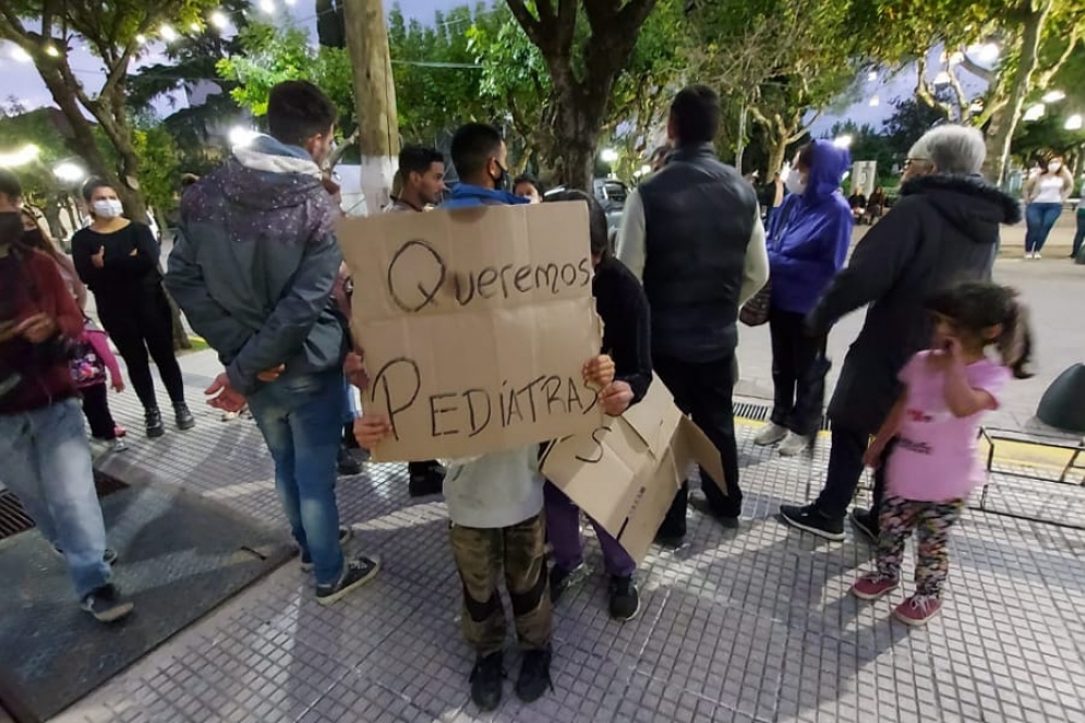 La movida se viralizó en las redes sociales, y reunió a poco más de 20 personas.