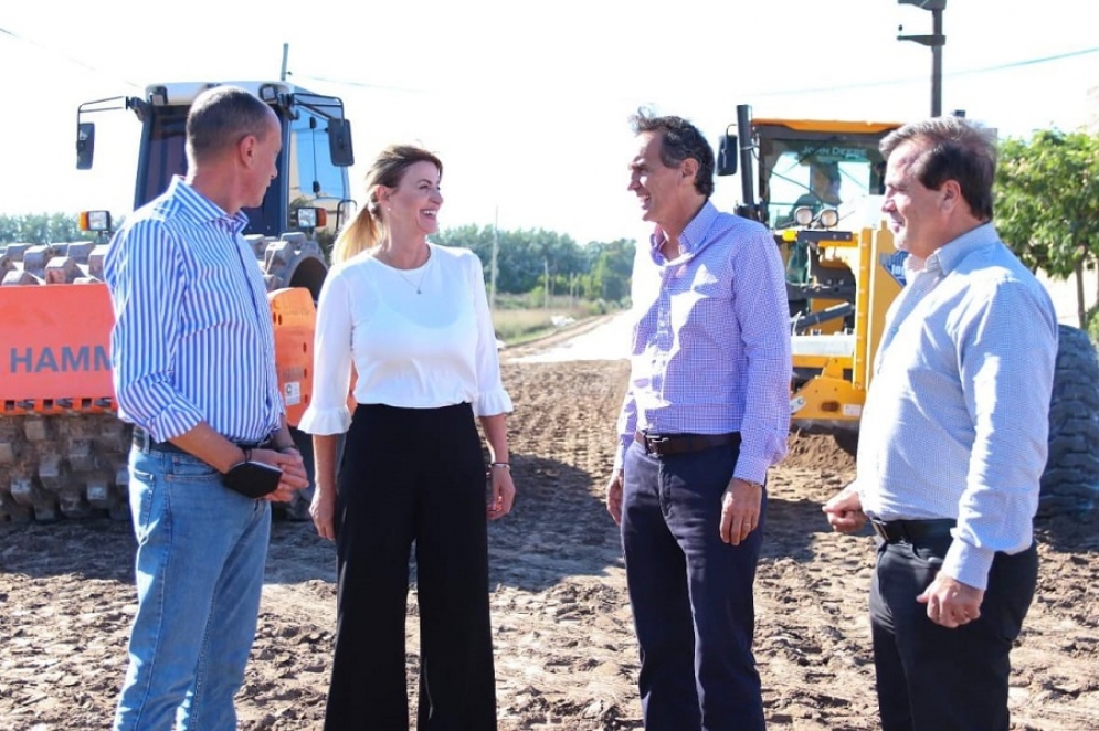 El ministro supervisó la obra minutos antes de iniciar el acto.