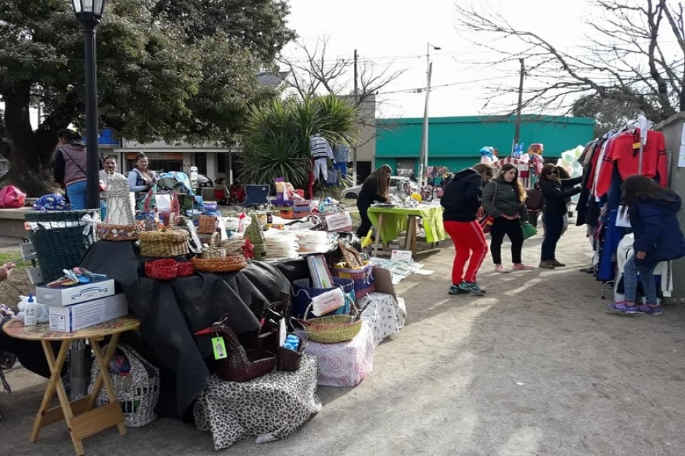 La Plaza Belgrano reúne una vez al mes a una gran cantidad de mujeres emprendedoras. 