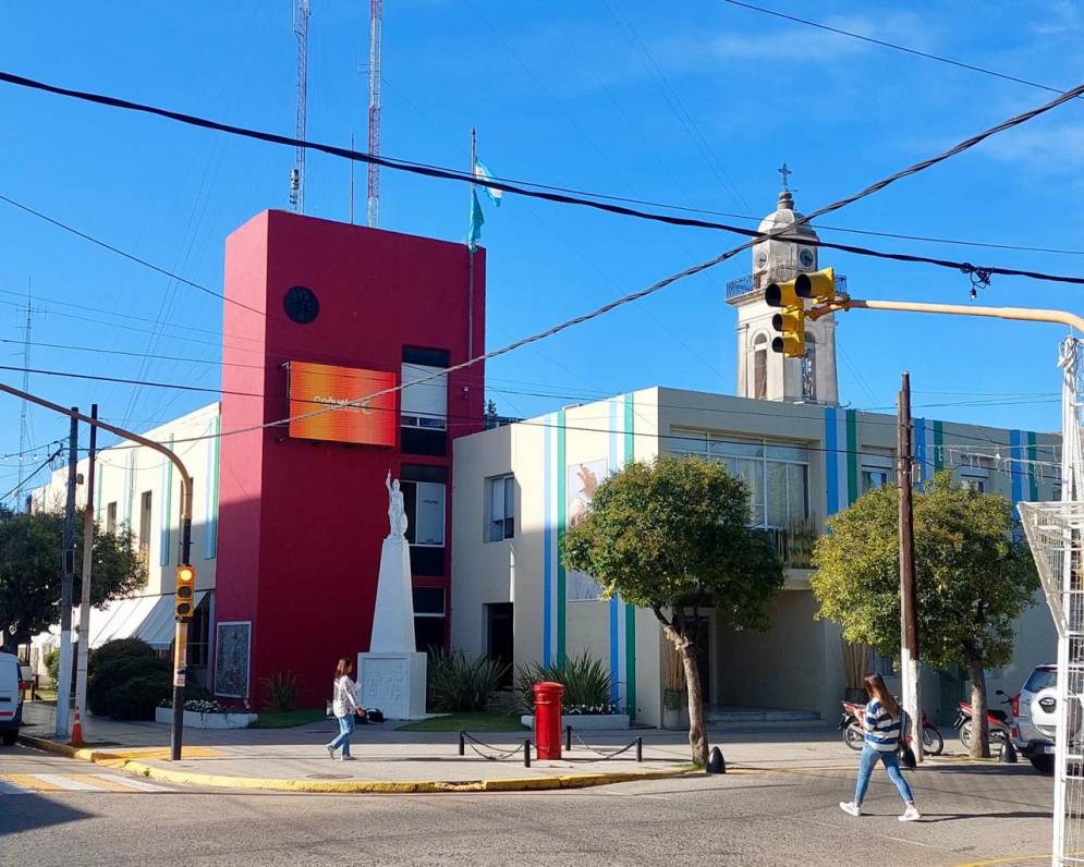 La Municipalidad de Ca&ntilde;uelas.