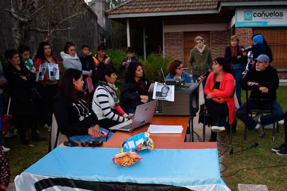 Este martes realizaron una radio abierta distintas agrupaciones, vecinas y vecinos de la ciudad y alrededores para visibilizar la problemática sufrida por Eli. 