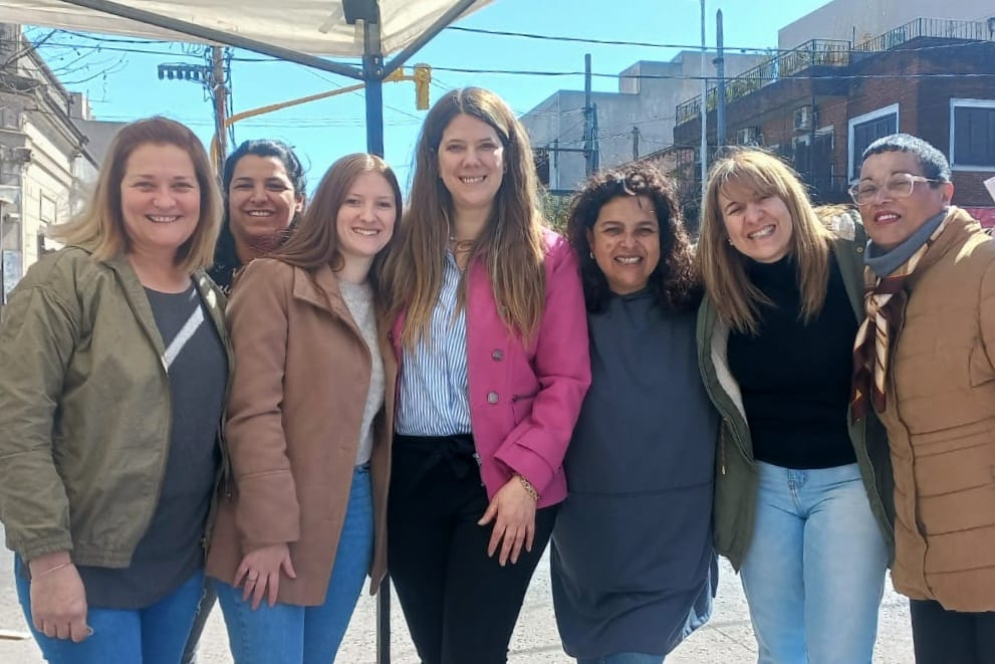Las letradas de la Asociación de Abogados Cañuelas en la estación de la ciudad.