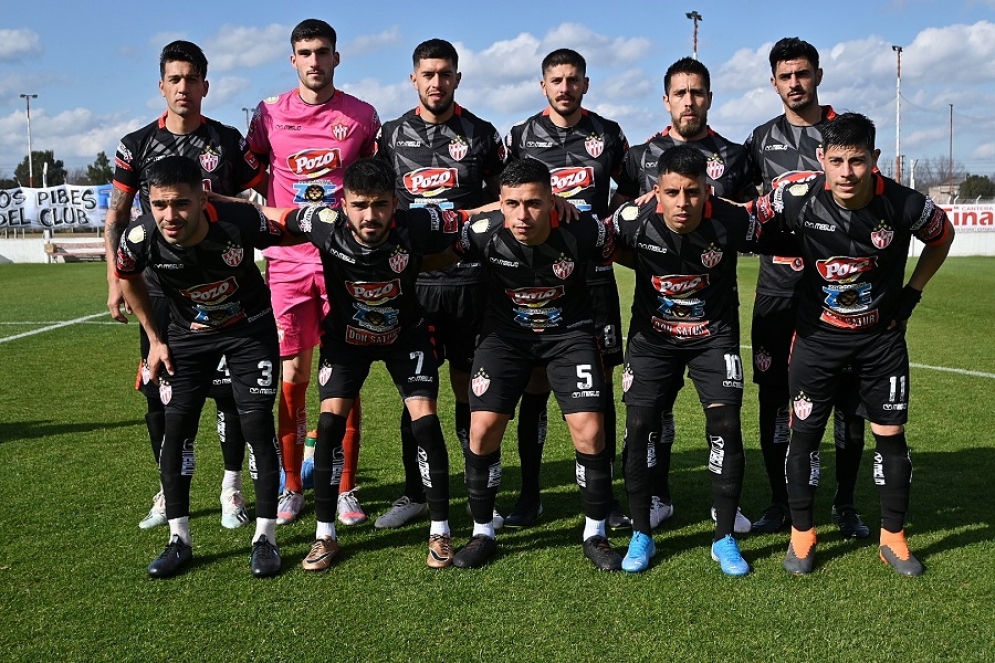 De negro, el 11 inicial de Zermatten. FOTO: Jonathan Argañaraz
