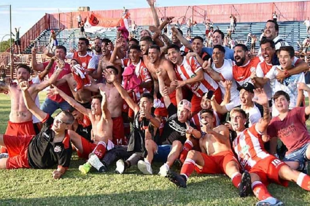 Cañuelas cada vez más cerca de festejar el ascenso. 