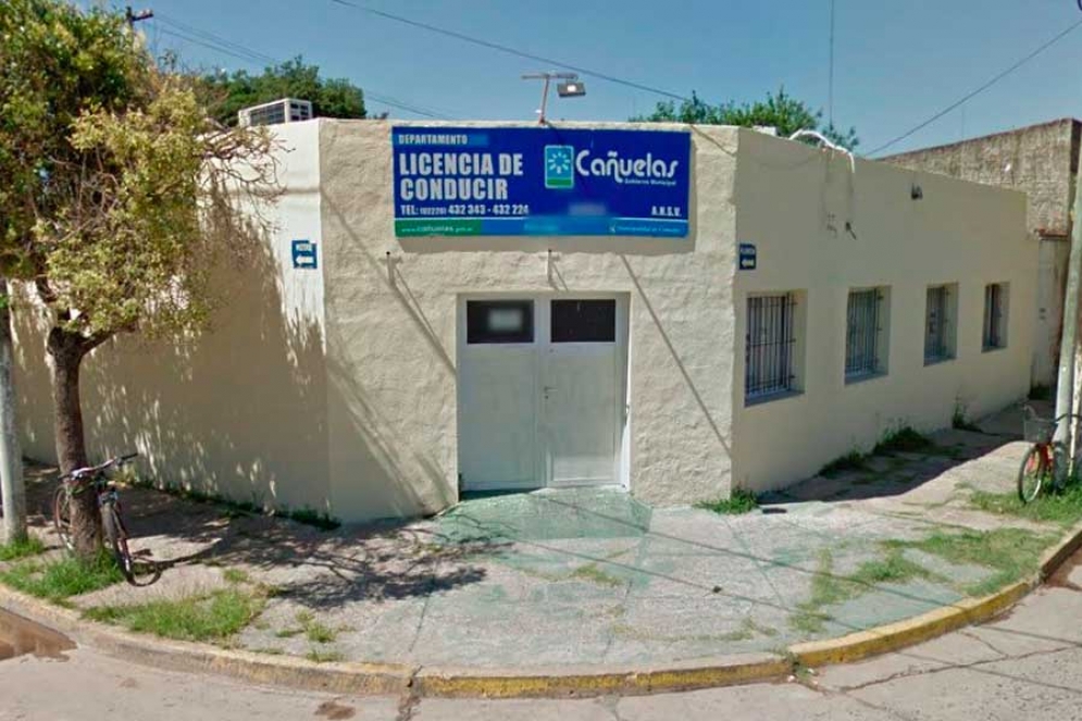La oficina de tránsito está ubicada en Mitre y Florida. 