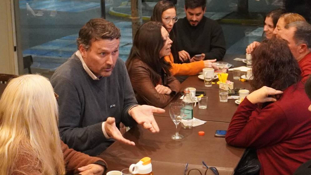 Se mostró secundado por quienes lo acompañan en su proyecto hace años.