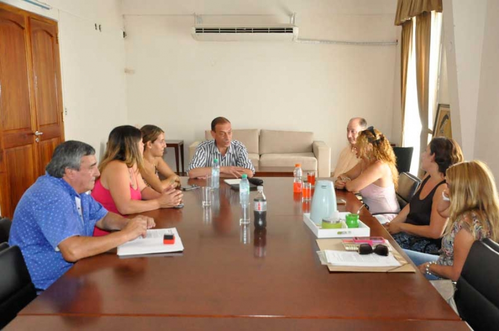 Arrieta recibió a integrantes de la Sociedad de Fomento del Barrio Libertad. 