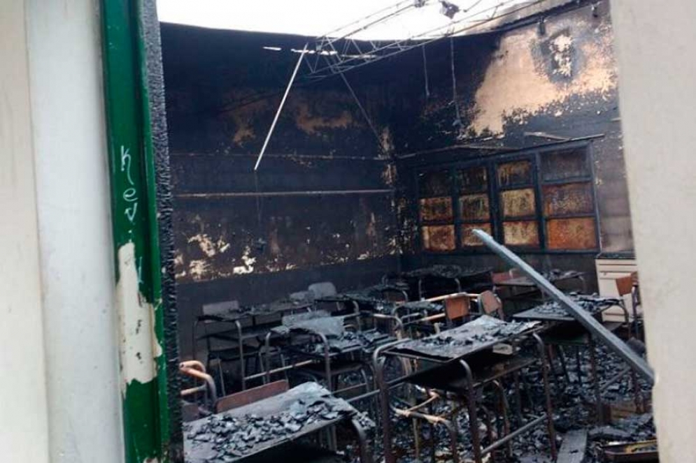 Con mucha inquietud, desde el Consejo Escolar aseguraron que no se avanzó en ninguna obra a raíz del incendio que sufrió la escuela Nº 16 de Santa Rosa.